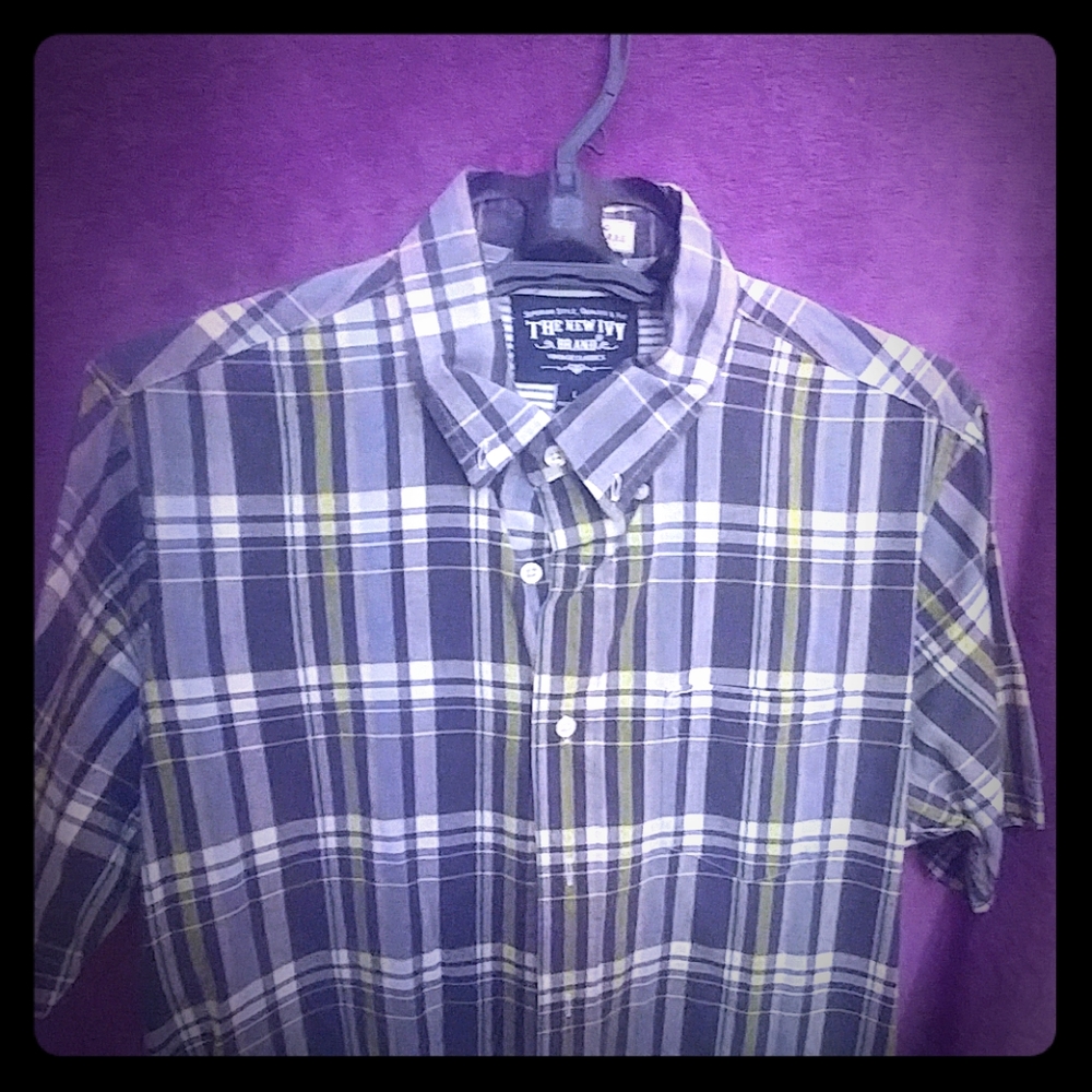 Men's casual button-down shirt